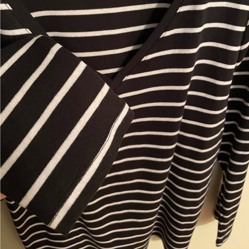 Lane Bryant Long Sleeve Striped V Neck T-Shirt Size 14/16 - Picture 4 of 5